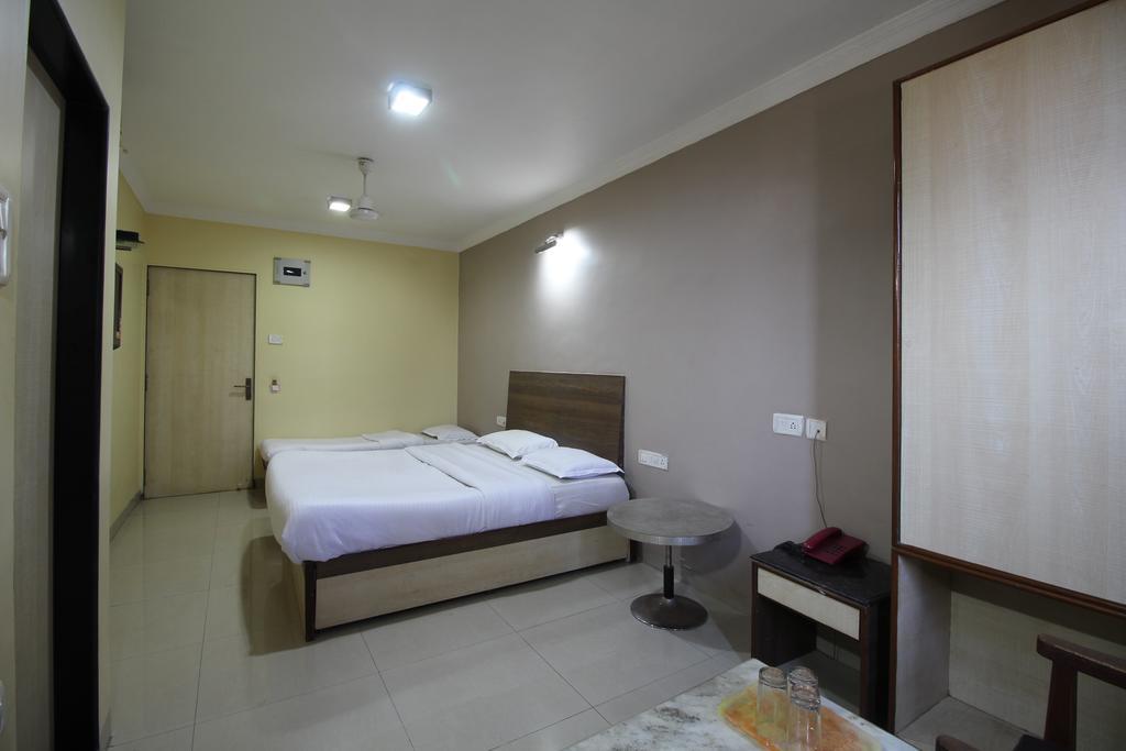 Hotel Samrat Мумбаи Номер фото