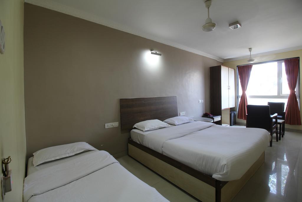 Hotel Samrat Мумбаи Номер фото