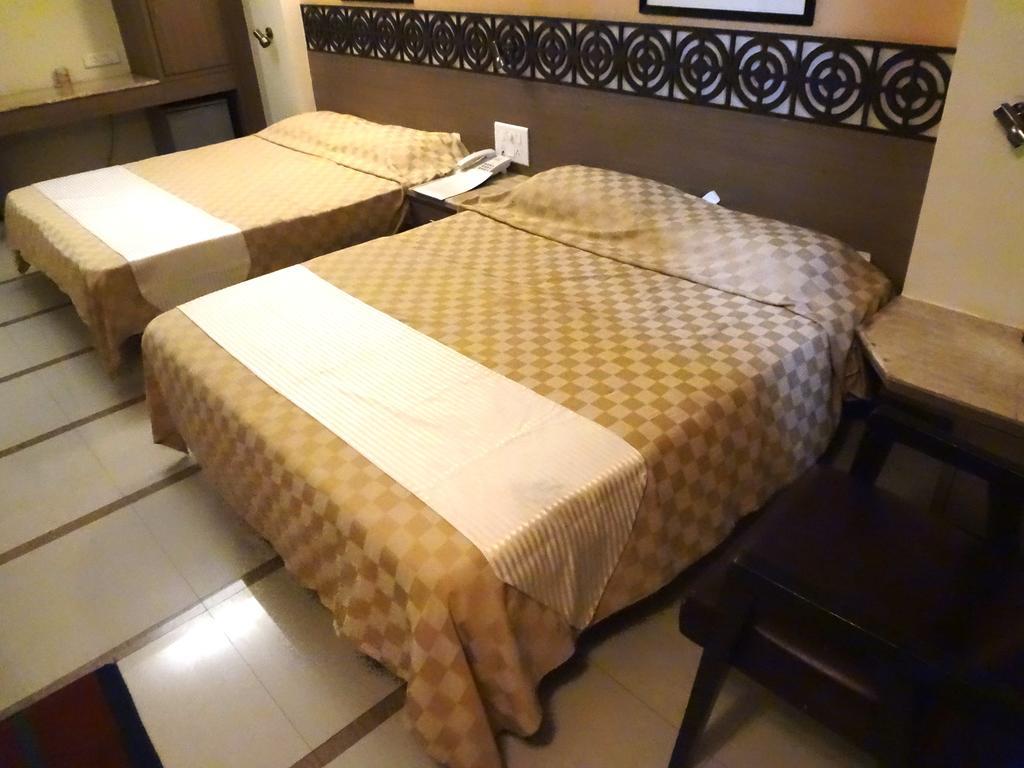 Hotel Samrat Мумбаи Экстерьер фото